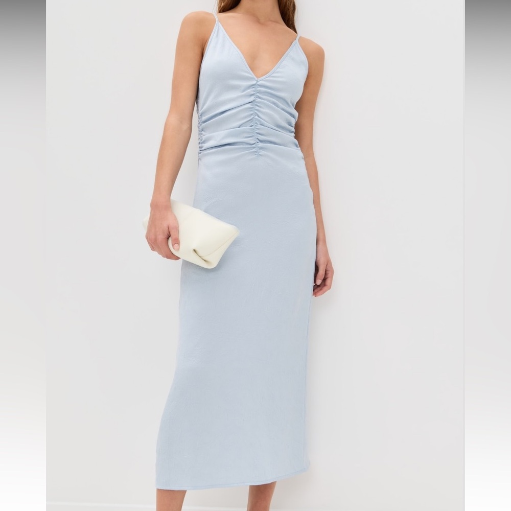 BAUM UND PFERDGARTEN | Light Blue Ruched V-Neck Midi Dress